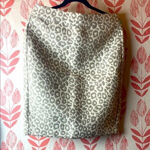 Banana Republic Pencil Skirt, size 6, 16” long.